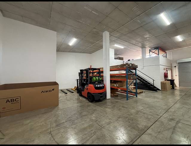 198M² WAREHOUSE TO LET IN FIRGROVE